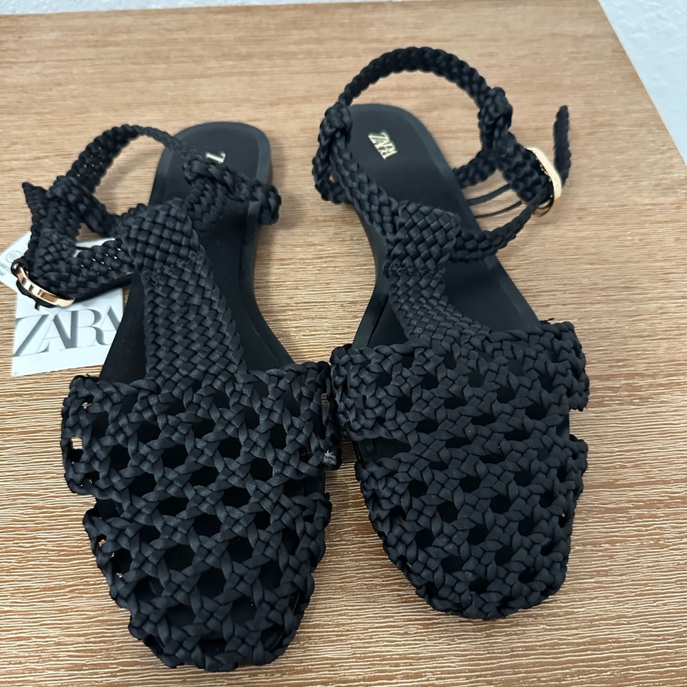 NWT: ZARA FLATS
